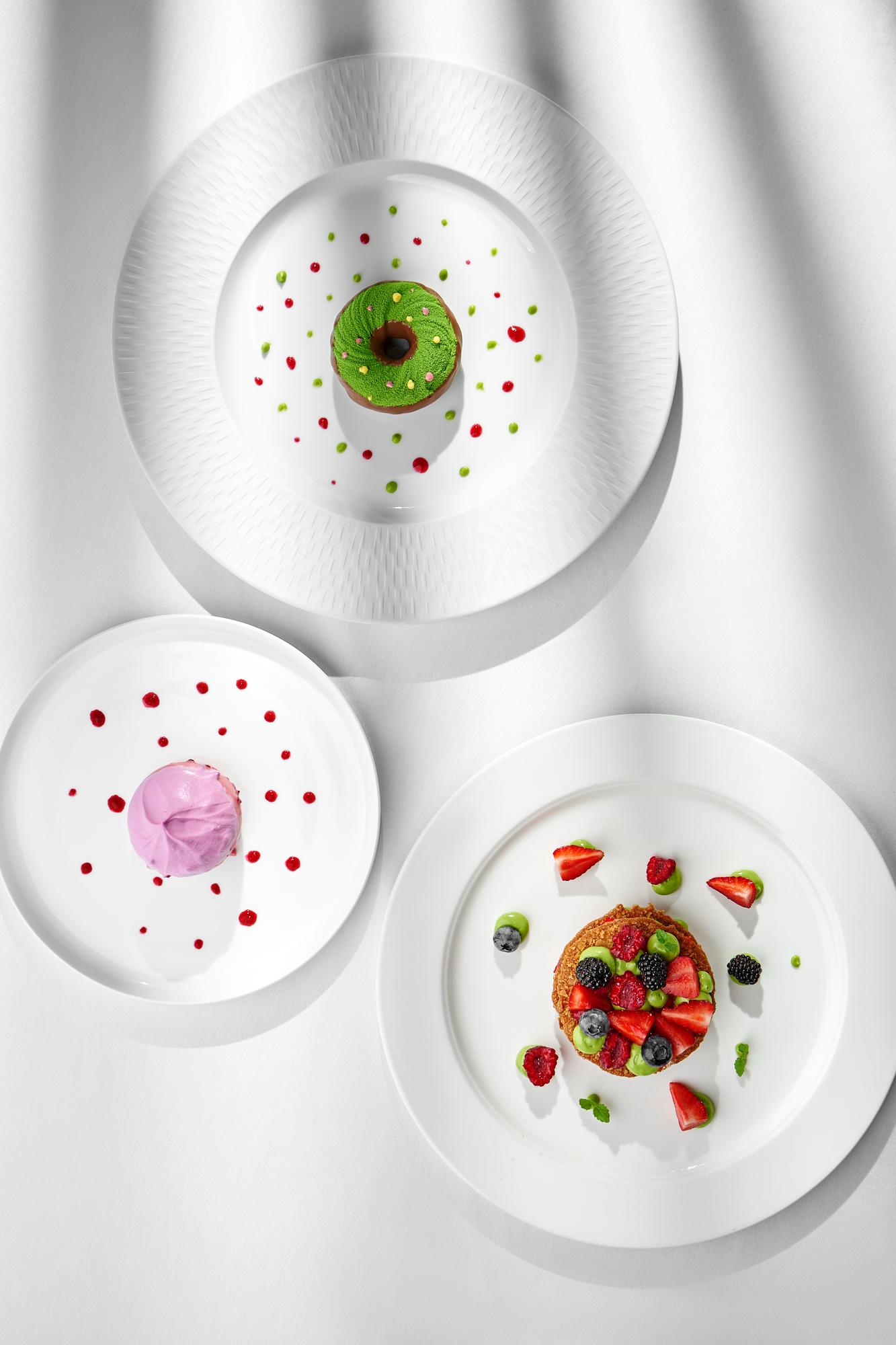 Dettaglio: impiattamento elegante su piatto bianco